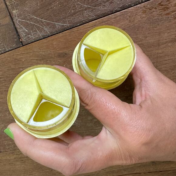 Vintage Retro Space Age Plastic Yellow Clear 3 opening Salt & Pepper Shakers - Picture 8 of 9